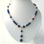 Collier  en  perles de lapis lazuli, de quartz facettée et perles de Biwa