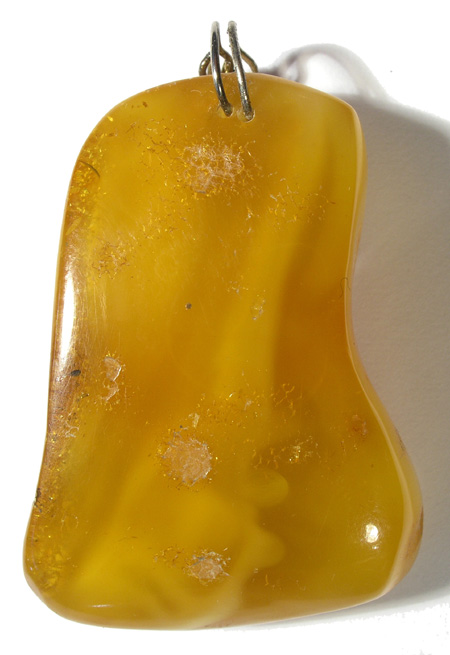 Pendentif métal argenté, Ambre