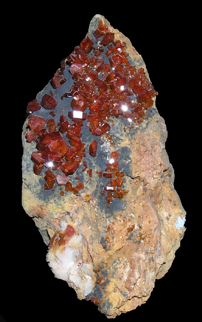 Vanadinite on Baryte