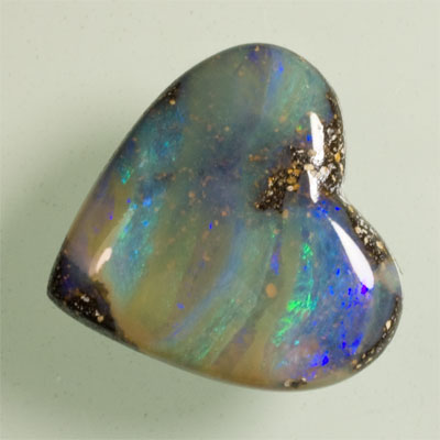 Opale bouder cœur 6.21 ct 14.25 x 13.6 mm