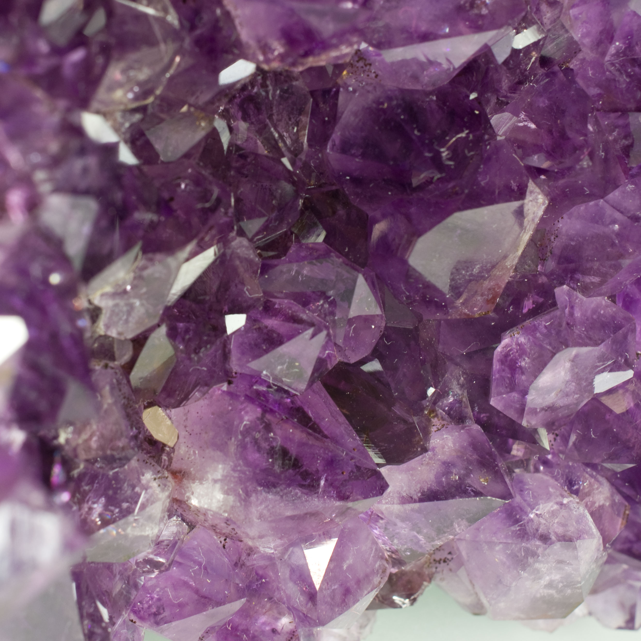 M2866 Druse Amas Cristaux Amethyste Uruguay 832g 14x11cm Gros Plan